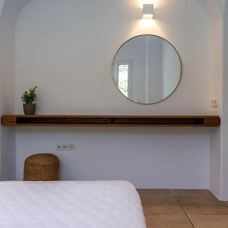 La Chapelle Est In Tinos